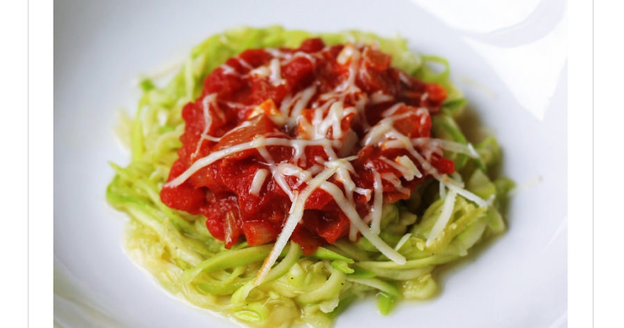 Espaguetis Vegetales de Calabacín con Salsa de Tomate